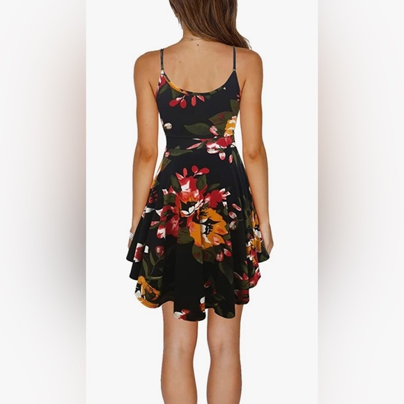 Summer Floral Dress 🌸🌻 - Picture 2 of 3